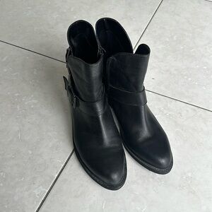 Reba leather shorty boots